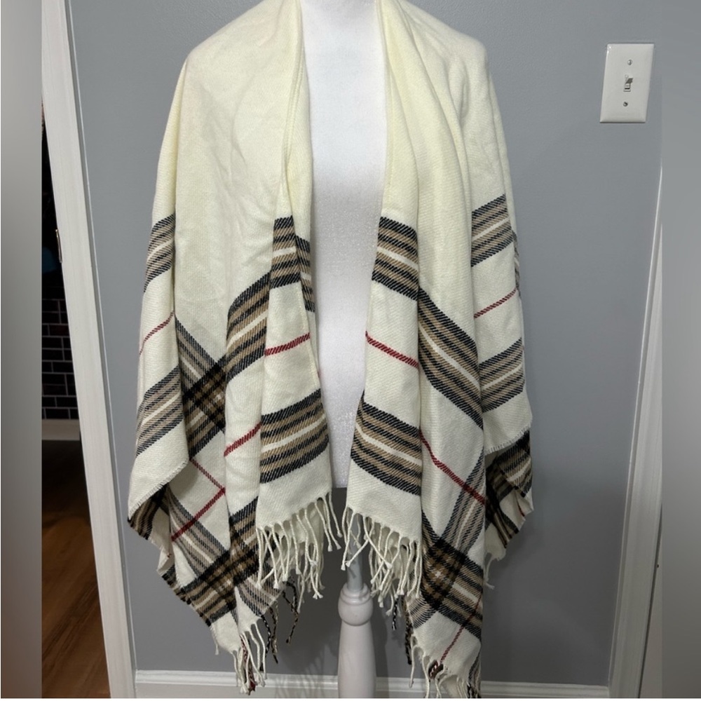 V.FRAAS SHAWL ONE SIZE GREAT CONDITION